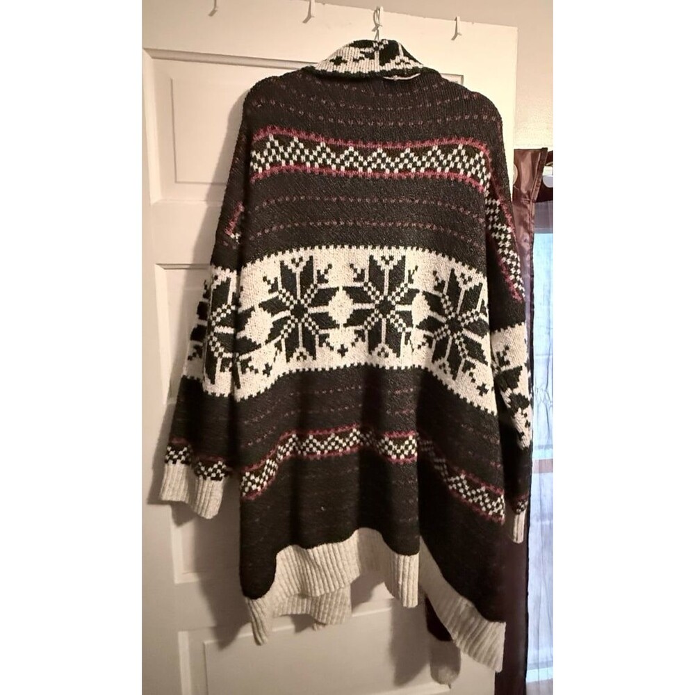 Maurice’s cardigan! - Picture 3 of 4